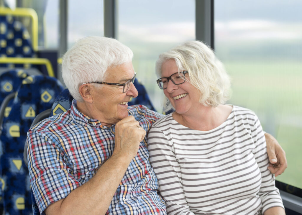 Der Bonus für alle ab 65 Jahren!
Mit der Aktion „Fahrschein statt Führerschein“ ein Jahr lang kostenlos die Landkreise Rottweil, Tuttlingen und den Schwarzwald-Baar-Kreis „erfahren“.